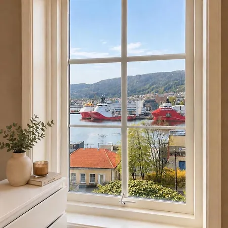 Bright Nordic With Sea & Mountain Views Leilighet